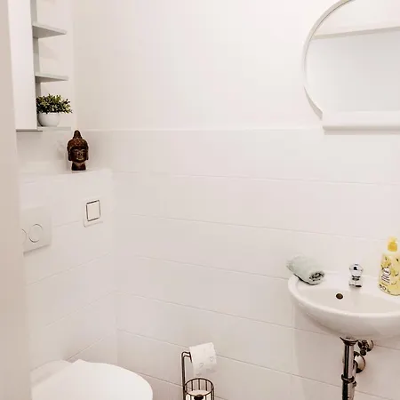 Wohnen Bei Frau Tinz - - Bahnhof- Und Zentrumsnaehe Apartment Neunkirchen