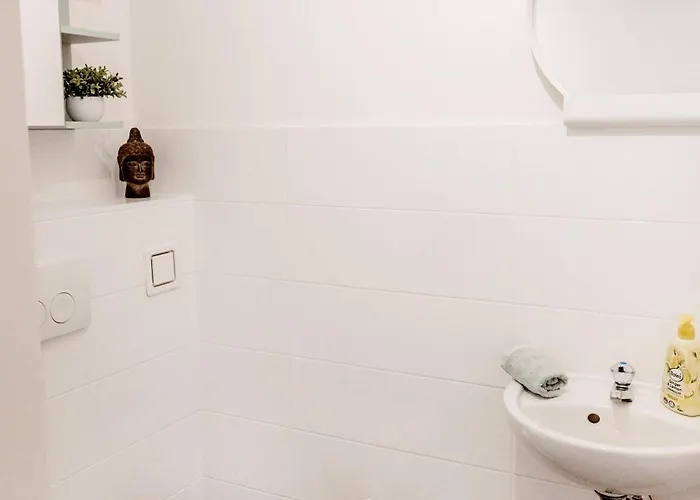 Wohnen Bei Frau Tinz - - Bahnhof- Und Zentrumsnaehe アパート ノインキルヒェン